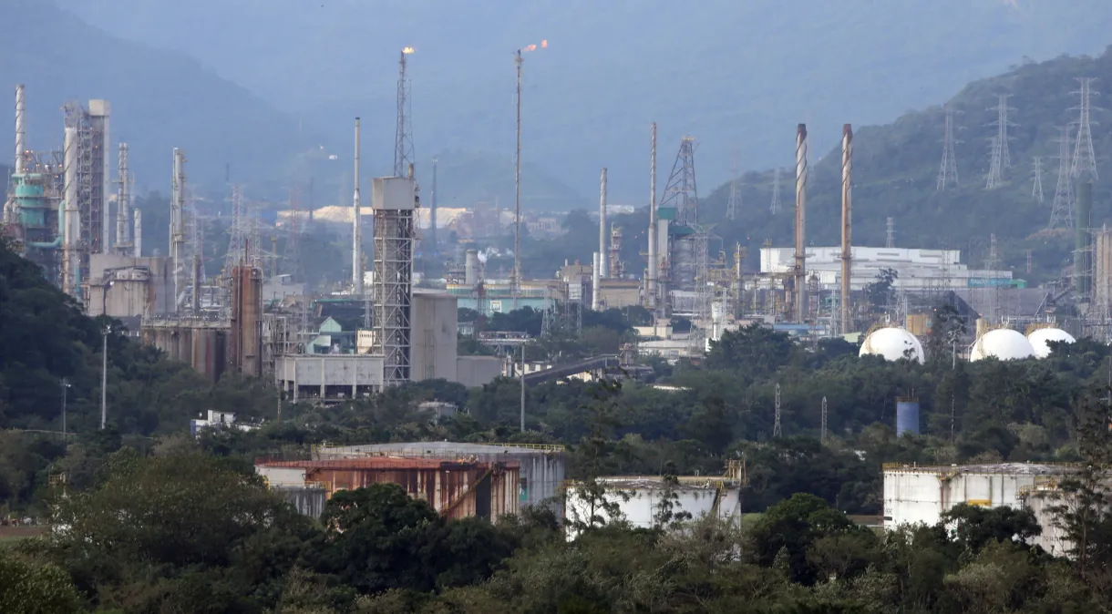 Indústria química brasileira enfrenta déficit de US$ 48,7 bilhões e aponta caminhos para reverter a crise