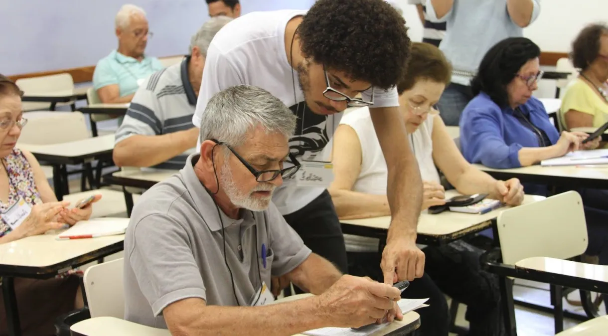 Número de idosos estudando no ensino superior aumenta