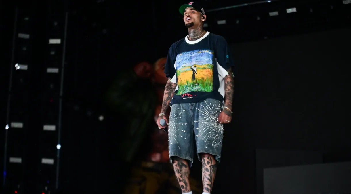 Cantor Chris Brown é detido por agressão na Inglaterra