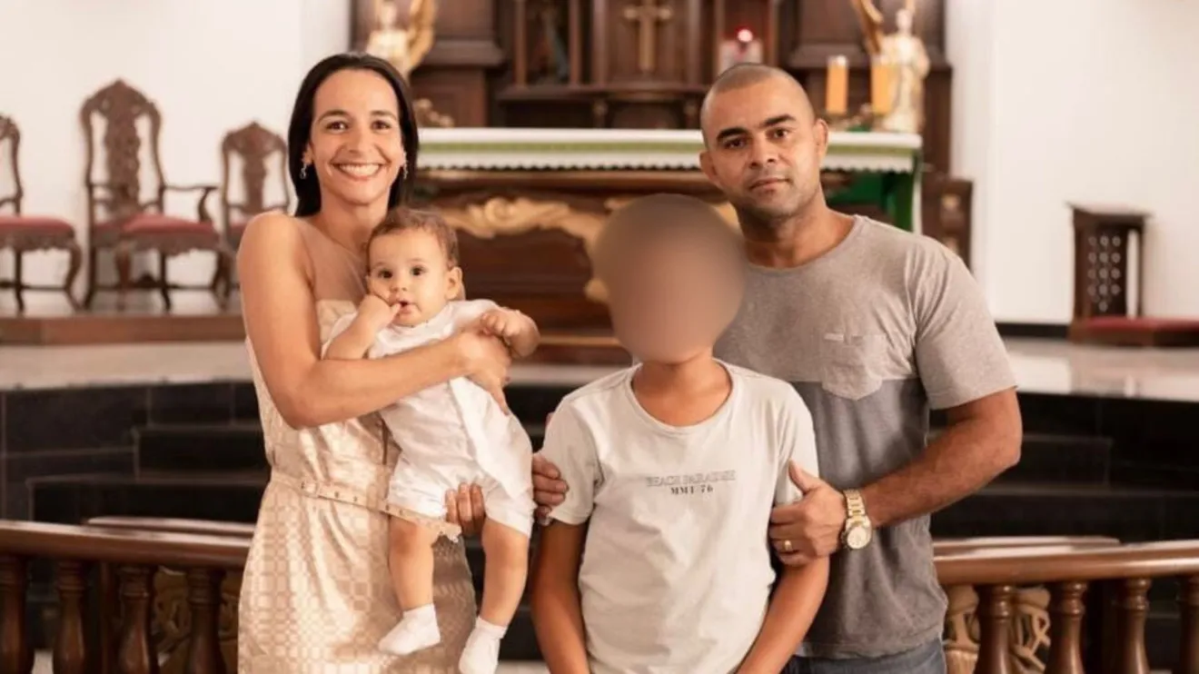 Adolescente de 14 anos confessa assassinato brutal dos pais e irmão no RJ; polícia investiga ajuda virtual