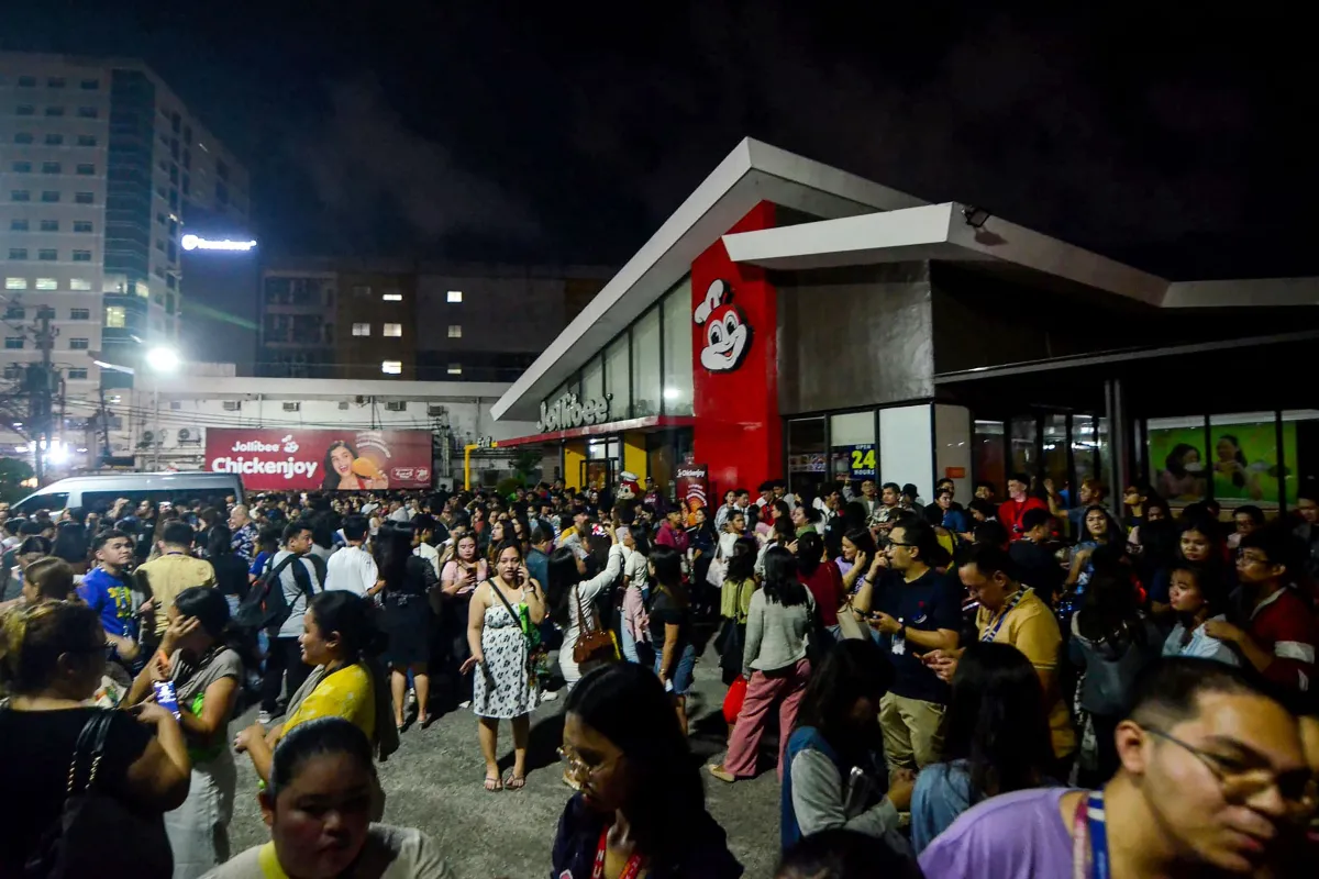 Terremoto de 6,9 atinge as Filipinas: ginásio desaba, 13 mortos e erupção do vulcão Taal