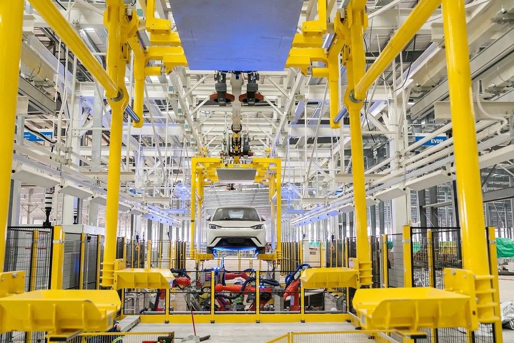 BYD inaugura primeira fábrica no Brasil, na Bahia, com investimento superior a R$ 5 bilhões