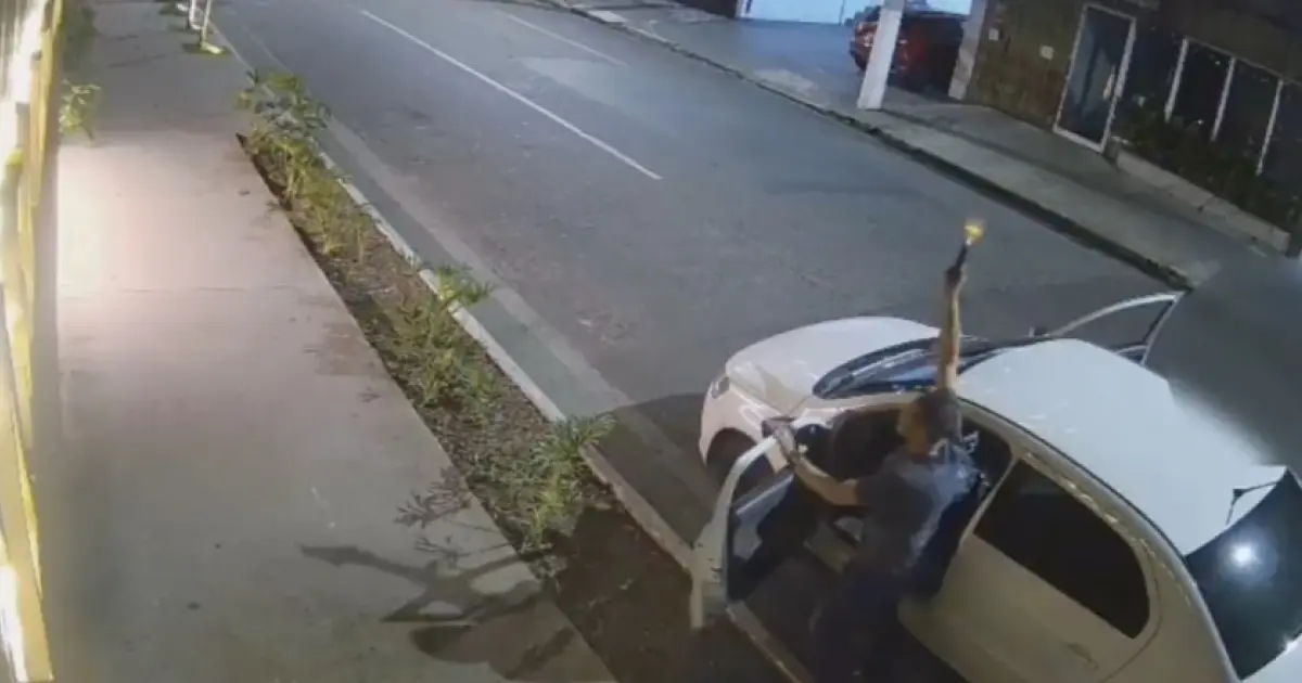 Escrivão da Polícia Civil é preso em flagrante após urinar em calçada e disparar para o alto em SP