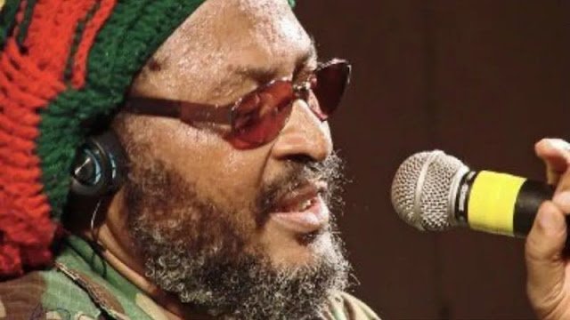 Último show? Edson Gomes se pronuncia sobre aposentadoria após boatos nas redes sociais