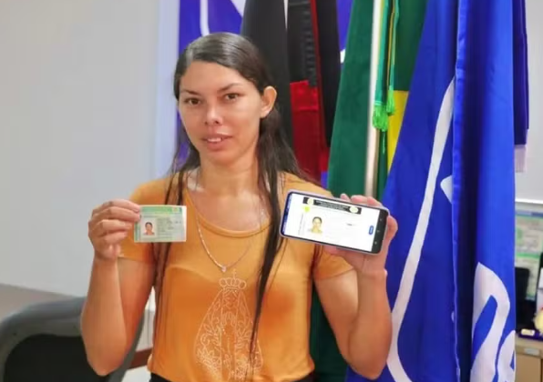 ‘Custo da habilitação era muito alto’, diz paraibana que se tornou a primeira brasileira a tirar CNH pelo novo modelo.