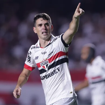 Oscar decide encerrar carreira e vai rescindir com o São Paulo