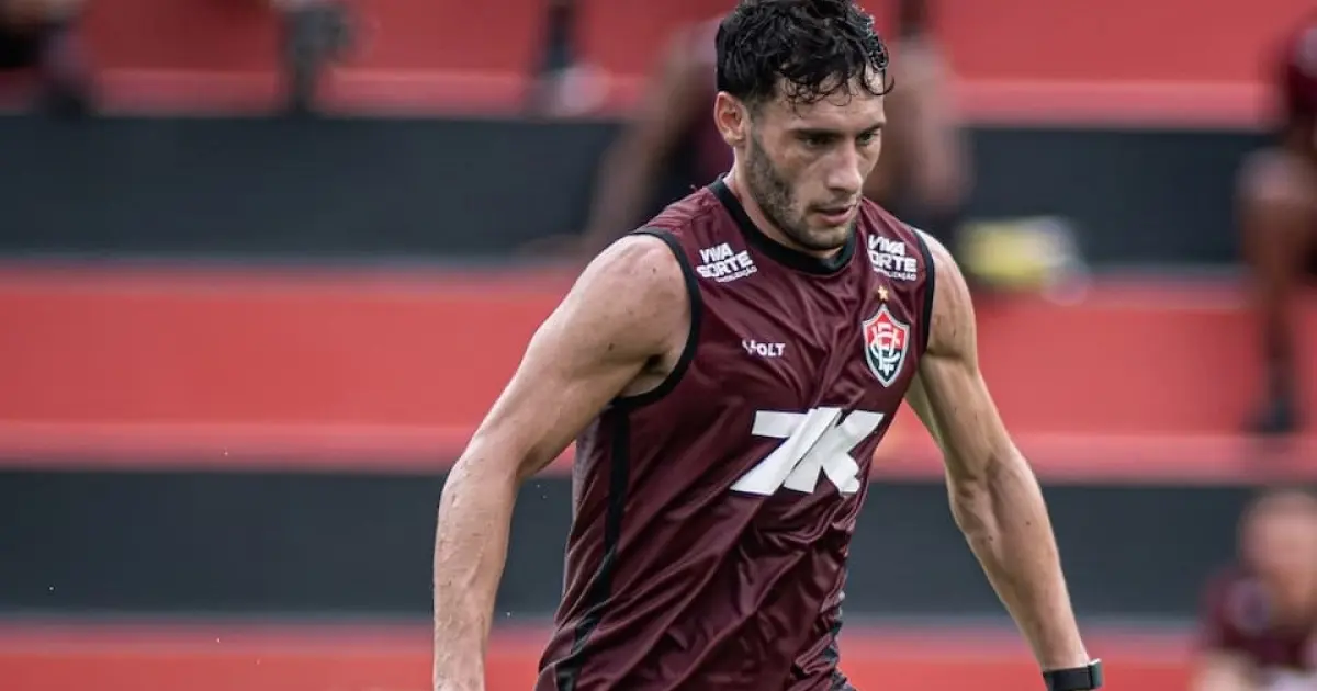 Emmanuel Martínez é relacionado e pode estrear pelo Vitória contra o Palmeiras