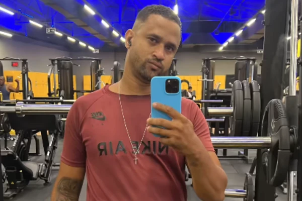 Ator Moisés Trindade é morto a tiros em Salvador; crime foi presenciado pela mãe, pai e filhos da vítima