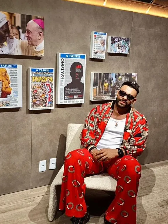 Cantor sofre AVC e é hospitalizado em Salvador