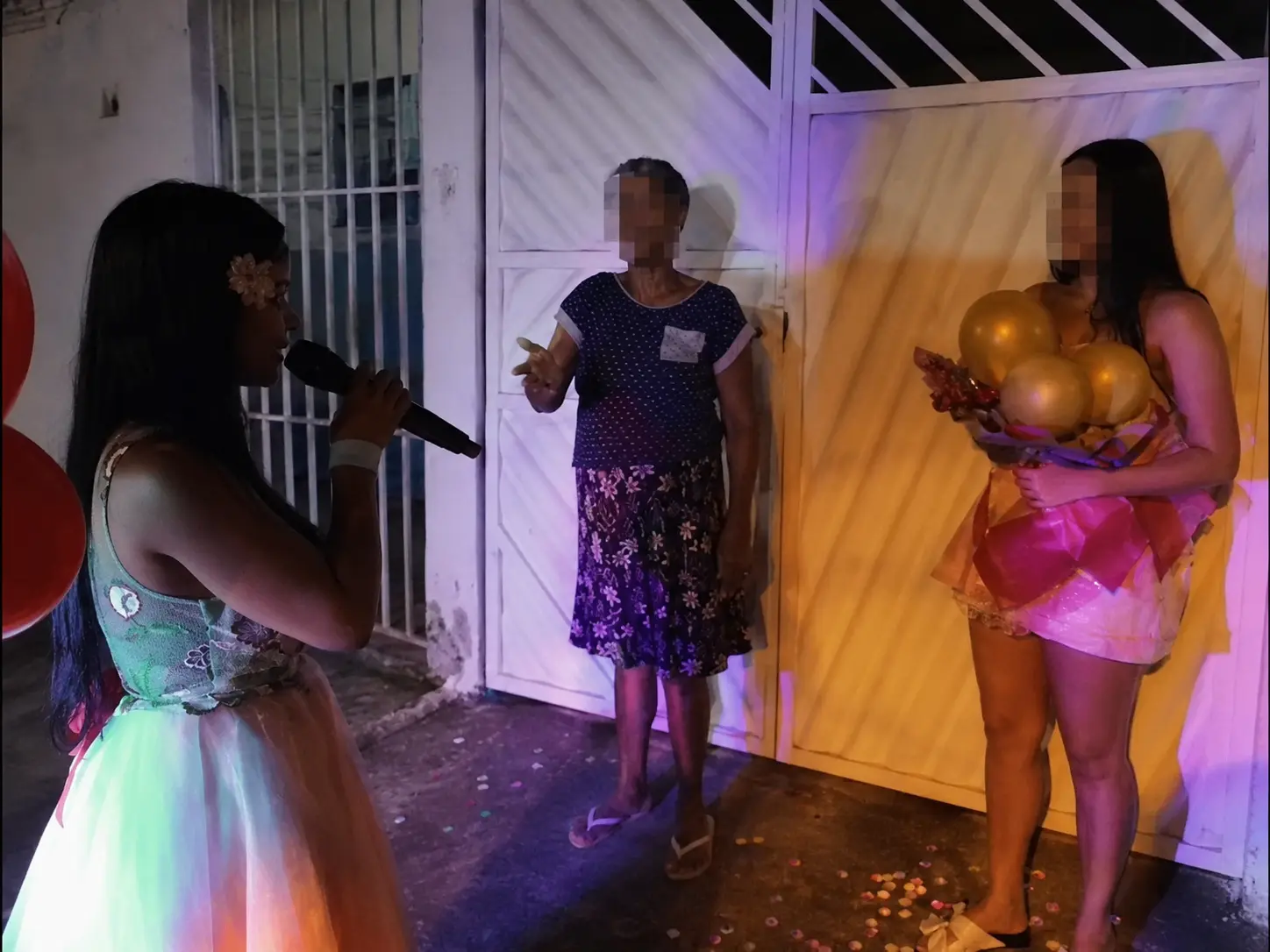 vizinha interrompe surpresa de Dia dos Namorados e tenta destruir decoração