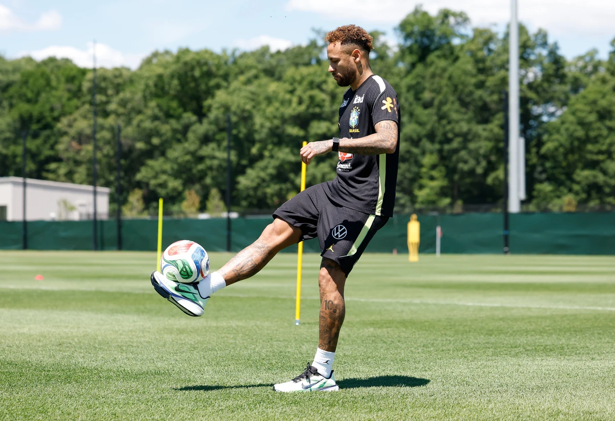Neymar não viaja com a Seleção para jogo contra o Haiti para continuar tratamento de lesão