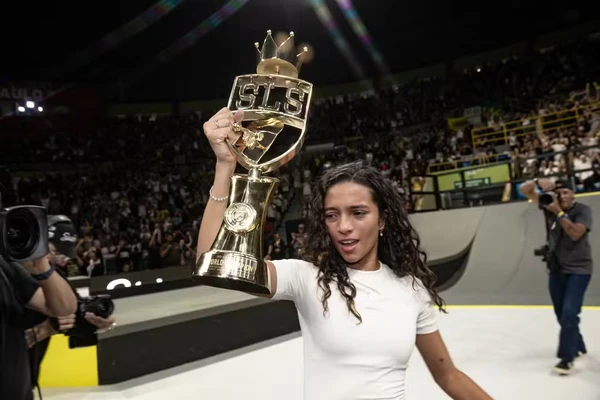 Aos 18 anos, Rayssa Leal acumula fortuna de R$ 90 milhões, mansão com pista de skate e mira mais três Olimpíadas