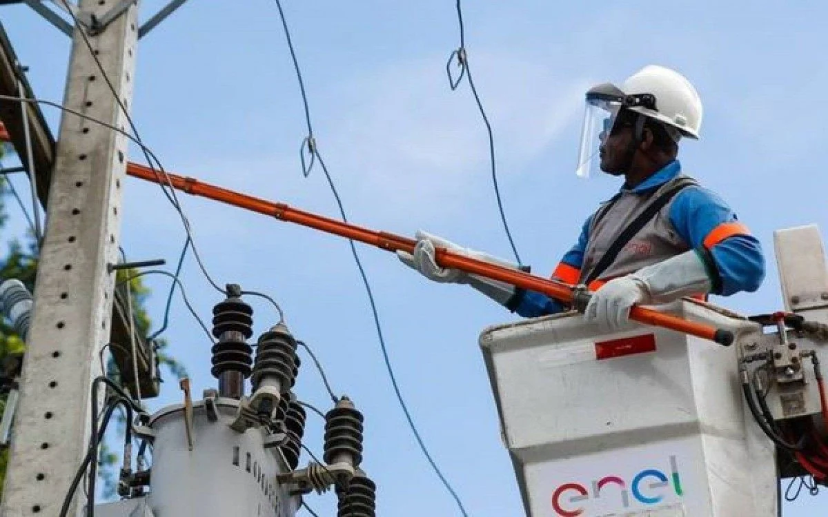 Enel deve pagar R$ 37,5 mil após incêndio em casa provocado por oscilações de energia