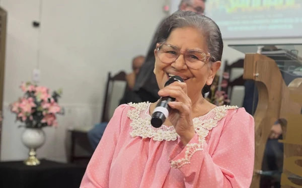 Quem era Sara Araújo, cantora gospel que morreu após cirurgia de emergência