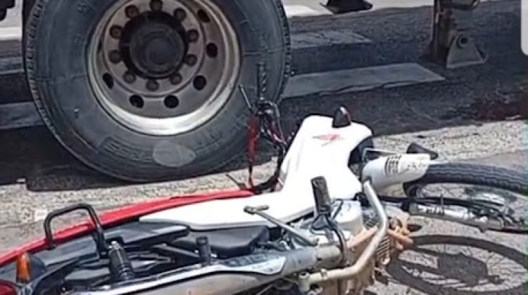 Motociclista morre ao colidir com carreta na Avenida Ayrton Senna em Capim Grosso