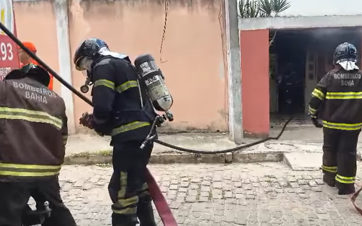 Jacobina: Residência pega fogo no bairro da Lagoinha.