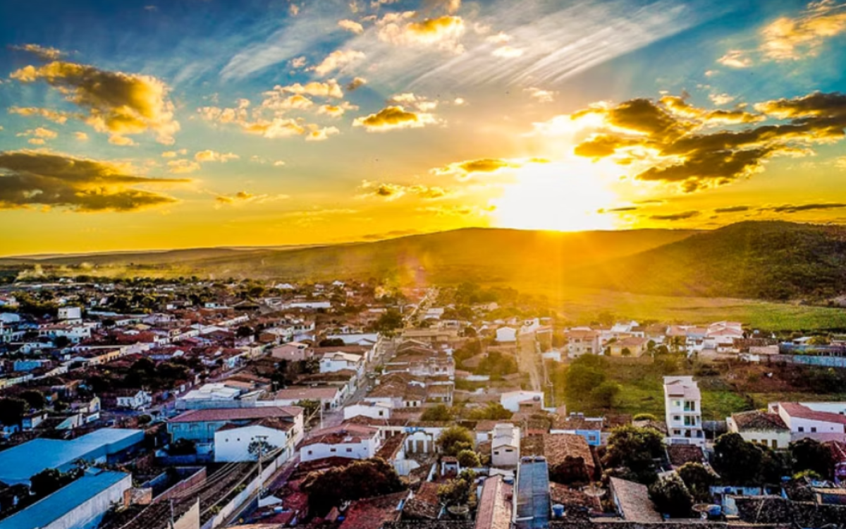 Miguel Calmon: Moradores da região da serra reclamam que estão há 18 dias sem abastecimento de água.