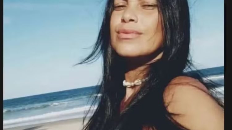 Mulher achada morta em terreno baldio após sair com namorado na BA tinha marcas de perfurações no corpo