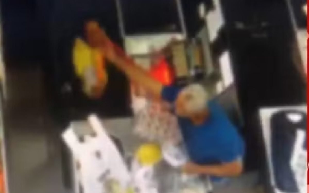 Operadora de caixa de supermercado é agredida por cliente por ‘passar verduras rápido demais’
