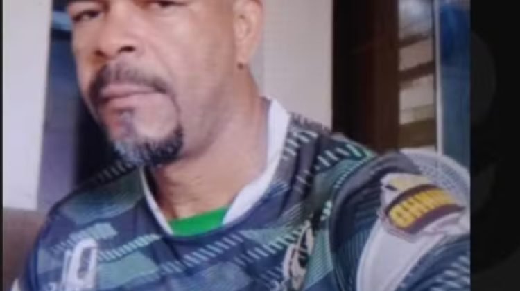 Agente de limpeza morre após caminhão desgovernado bater em veículo de coleta de entulho em Salvador