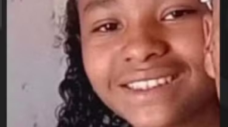 Menina de 11 anos morre atropelada ao voltar para buscar objeto esquecido em van na Bahia