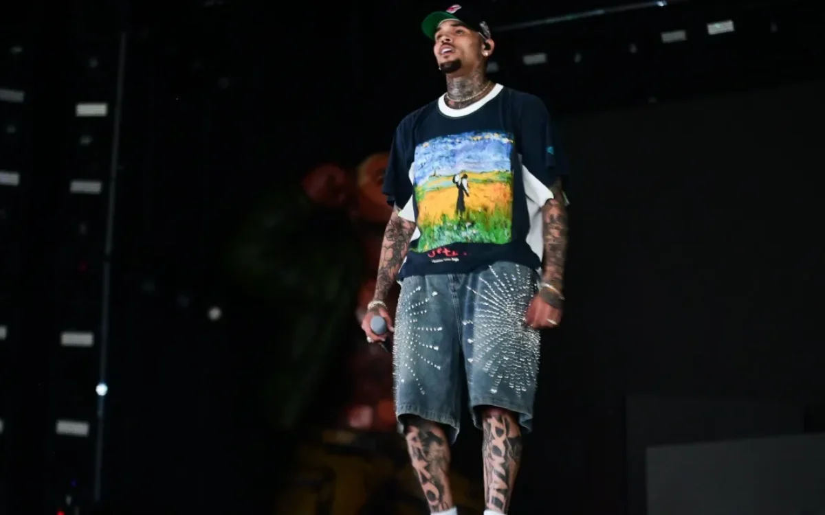 Cantor Chris Brown é detido por agressão na Inglaterra