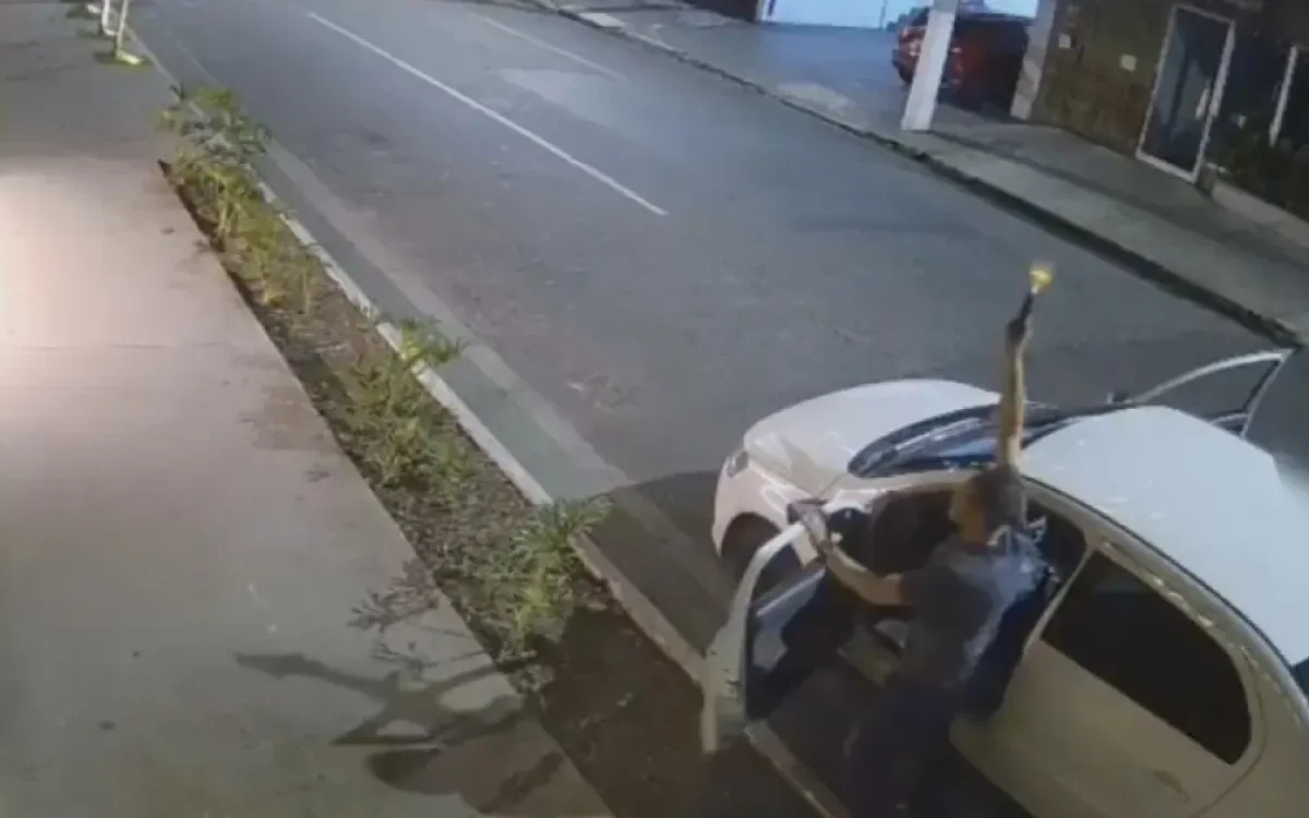 Escrivão da Polícia Civil é preso em flagrante após urinar em calçada e disparar para o alto em SP