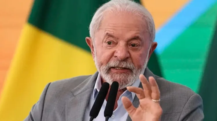 Brasil está pronto para fim da escala 6×1, diz Lula