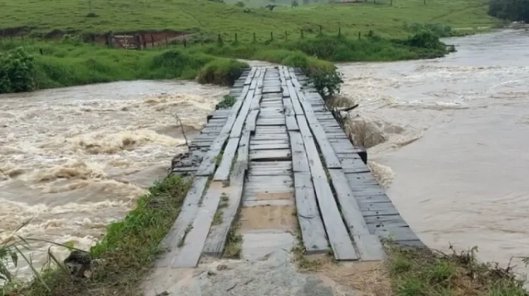 Inmet emite alerta de chuva intensa para mais de 220 cidades da Bahia; Jacobina está na lista.