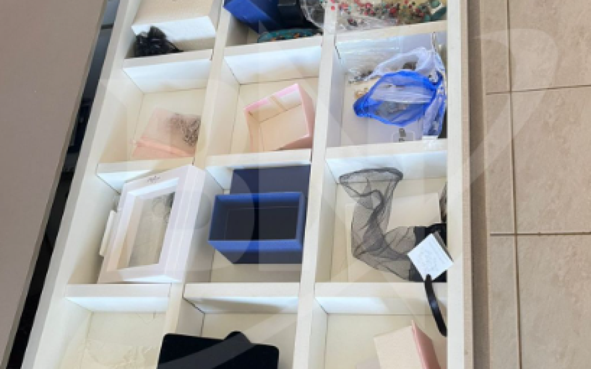 Casa é arrombada no Condomínio Parque Costa Verde; joias e computador do MP são furtados em prejuízo de R$ 100 mil