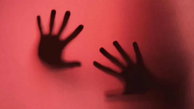Brasil registra aumento de feminicídios e estupros, apesar da queda nos homicídios gerais