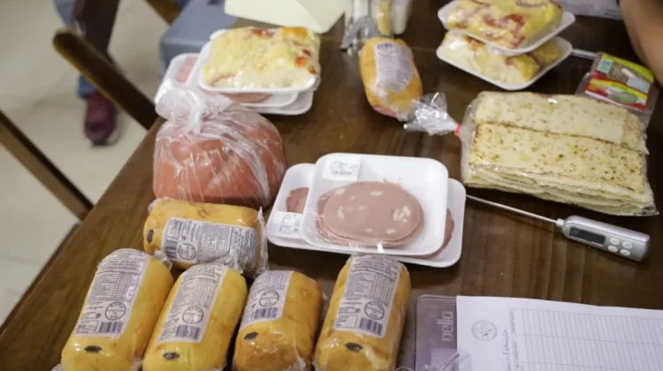 Delicatessens de luxo são alvo de operação por vender alimentos vencidos e fraudados em Salvador