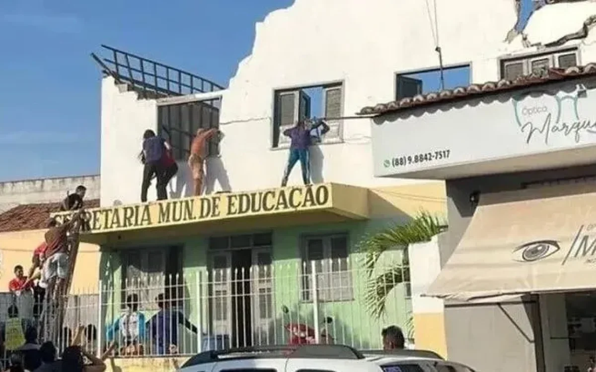 Teto desaba durante formação de professores no Ceará e deixa mais de 30 feridos