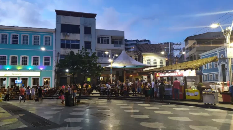 Mulher branca é presa por injúria racial em Salvador após dizer para policial militar negro que era superior por causa da raça