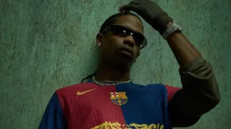 Barcelona lança camisa exclusiva com Travis Scott para clássico contra o Real; edição autografada esgota em minutos