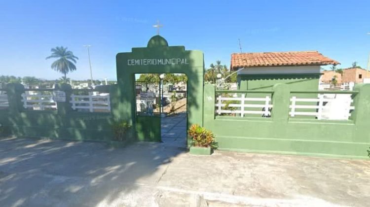 Coveiro é atacado a facão pela companheira dentro de cemitério na Bahia