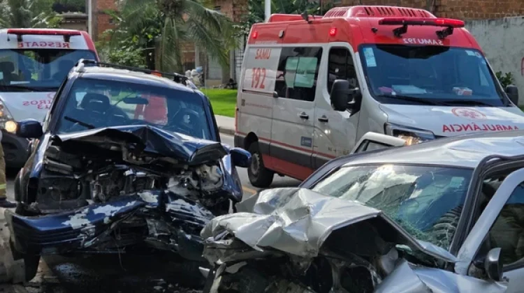 Colisão entre carros mata idosa e deixa dois feridos em Salvador