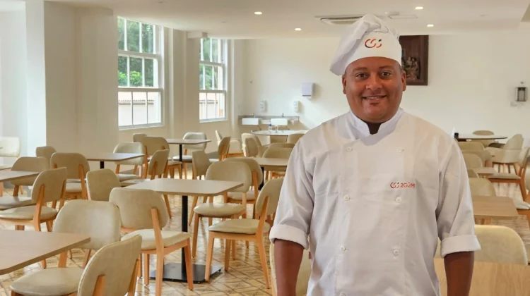 ‘Comida de mainha’: chef premiado transforma refeições de hospital baiano em sabor de casa para pacientes