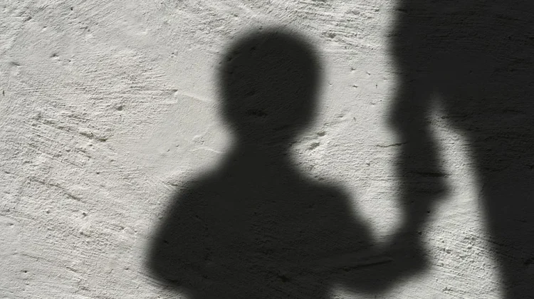 Homem é preso suspeito de atrair crianças com doces e brinquedos para cometer abusos na Bahia