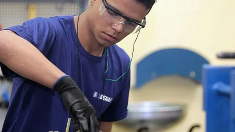 Senai abre 4,8 mil vagas de cursos técnicos na Bahia e oferece mais de 900 bolsas de estudos