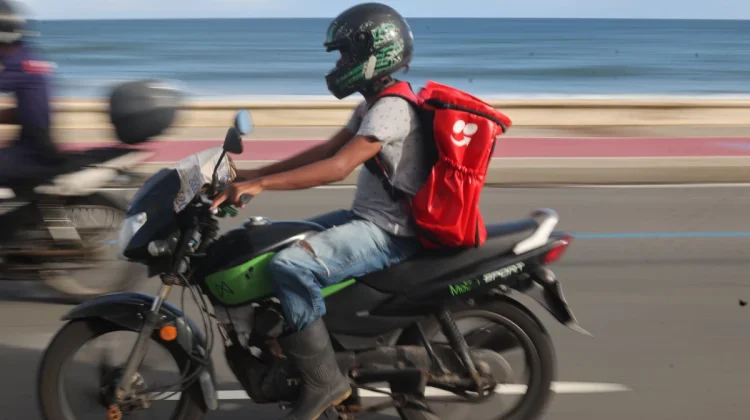 iFood é condenado a pagar R$ 15 mil a porteiro agredido por entregador