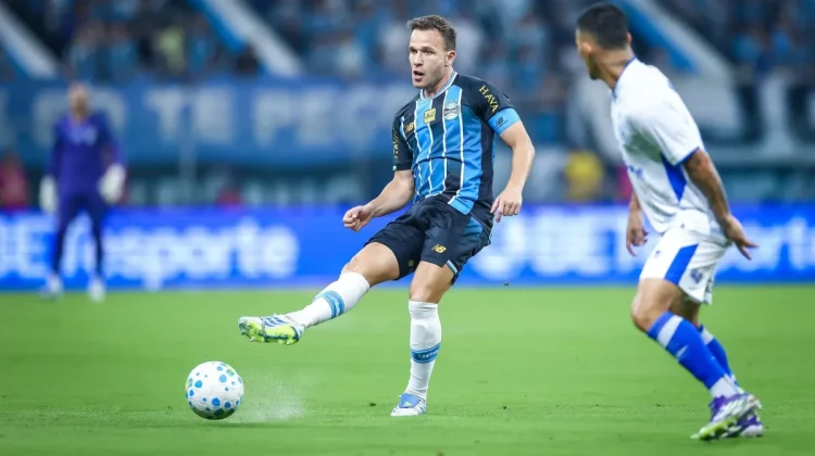 Santos negocia com Arthur Melo, mas transfer ban da Fifa dificulta possível acerto
