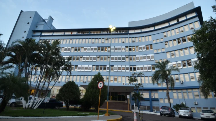 Adolescente de 13 anos sofre hemorragia cerebral após agressão em escola e é internado na UTI