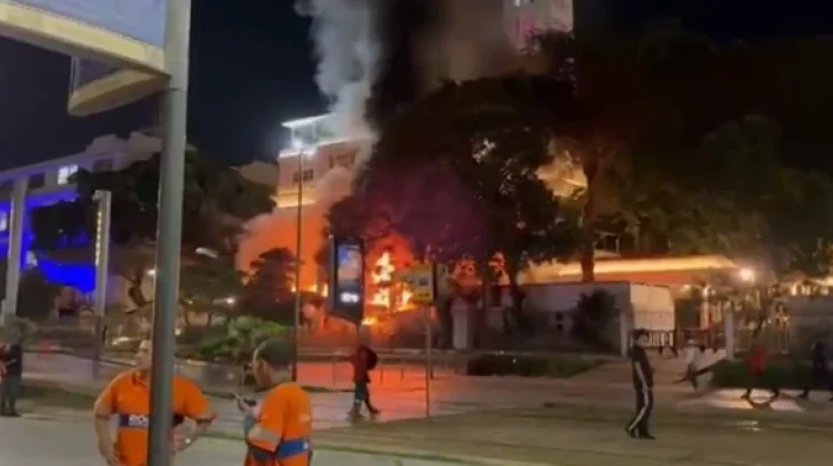 Fritadeira elétrica provoca incêndio em Edifício Touring, prédio histórico do Rio de Janeiro