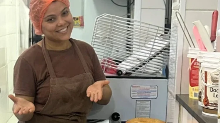 Ex-funcionária de atacadão aprende a fazer bolo pela internet, abre confeitaria e chega a quase R$ 2 milhões em faturamento