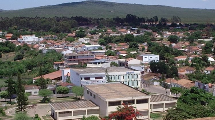 Criança recebe descarga elétrica após tocar em decoração natalina no interior da Bahia