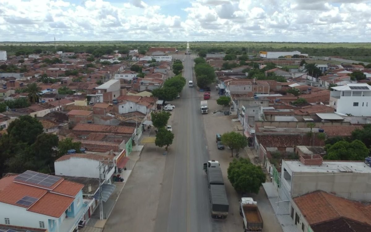 Homem que tentou se jogar de torre de telefonia em Lages do Batata morre de parada cardíaca