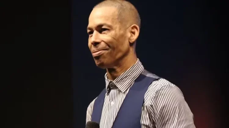 Morre Marquinhos Menezes, cantor gospel e pastor, aos 56 anos