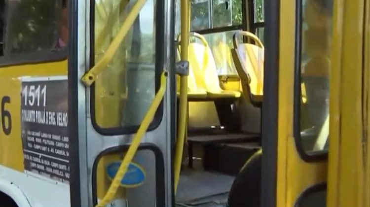 Falso passageiro rouba 10 celulares em ônibus de Salvador e foge sem deixar pistas