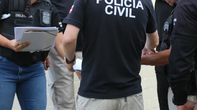 Idoso é preso por usar arma para ameaçar e estuprar empregada por um ano na Bahia; vítima está grávida